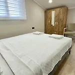 Two Bedrooms With Large Pool *