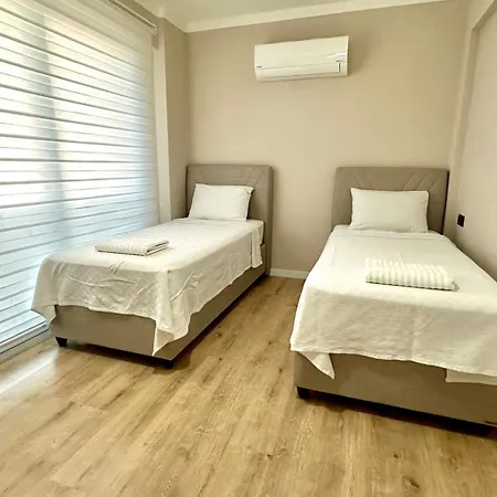 Two Bedrooms With Large Pool Apartament *