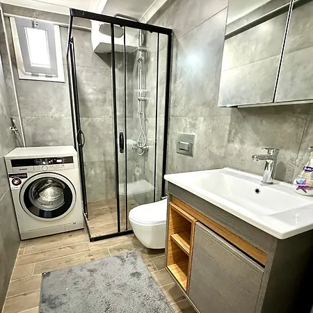 Two Bedrooms With Large Pool Apartament *