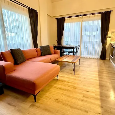 Two Bedrooms With Large Pool شقة