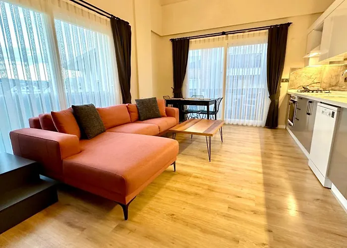 Two Bedrooms With Large Pool Апартаменты
