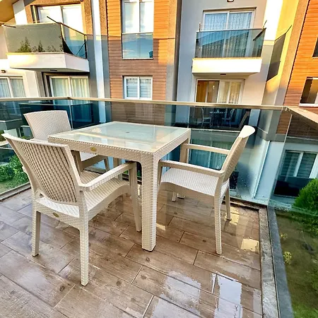 Lägenhet Two Bedrooms With Large Pool *